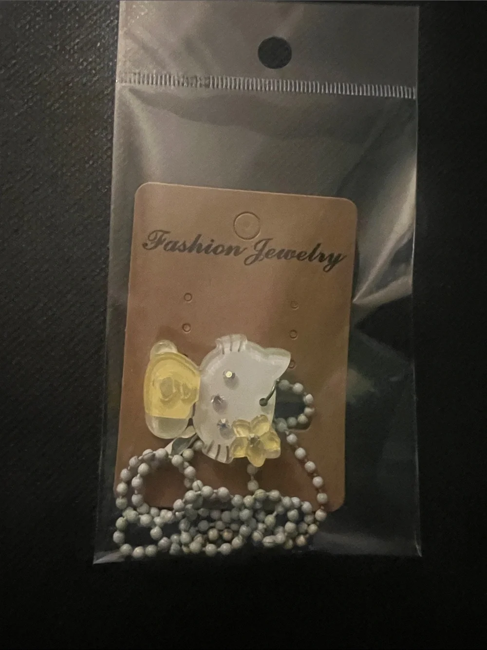 Fashion Jewelry White and Yellow Cat Pendant Beaded Necklace
